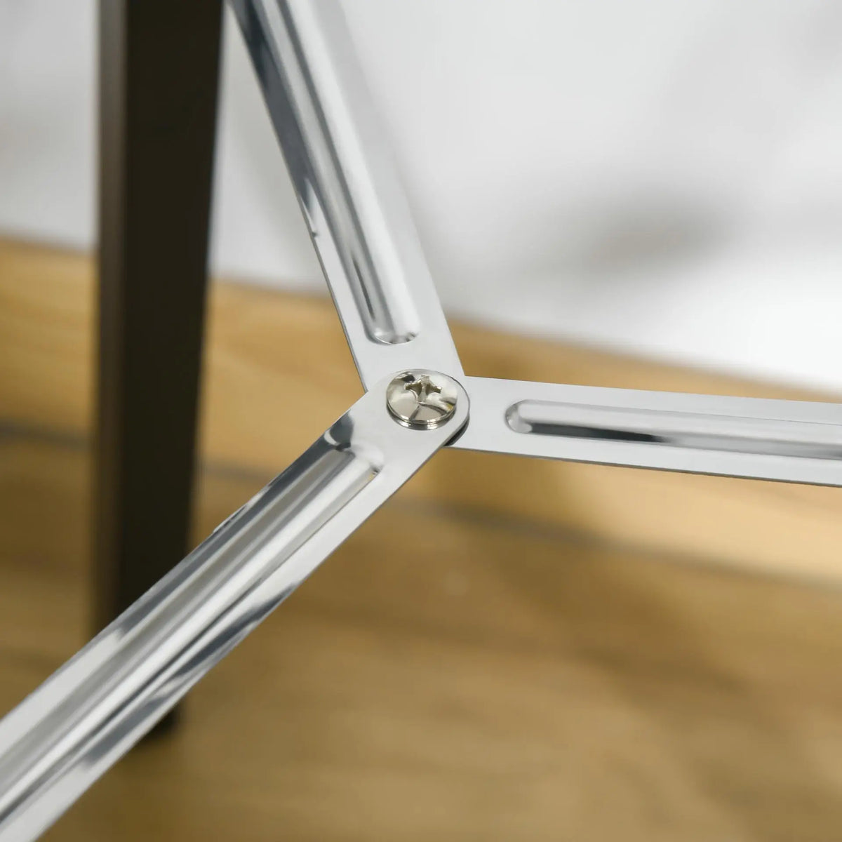 Industrial Tripod Floor Lamp. Londecor