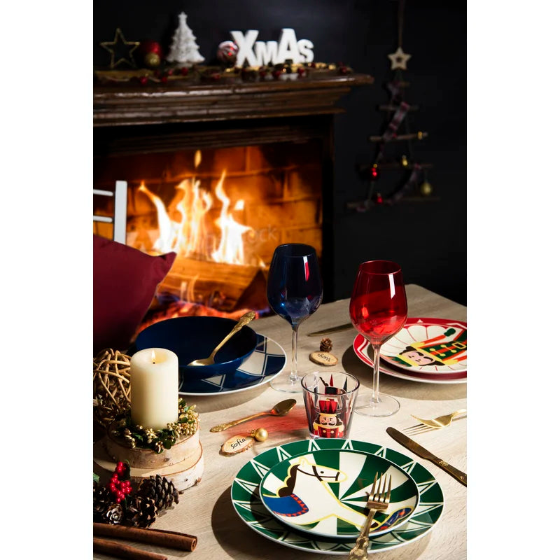 Excelsa 18-Piece Dinnerware Set: Vintage Christmas