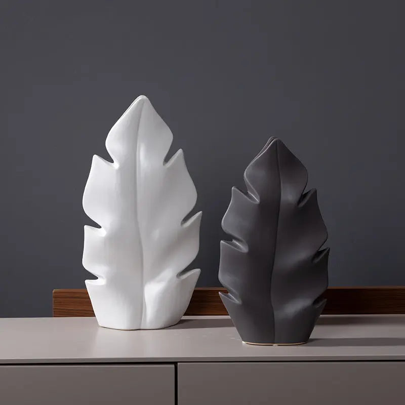 Exhibition Hall Entrance Matte Ceramic Art Vase Londecor